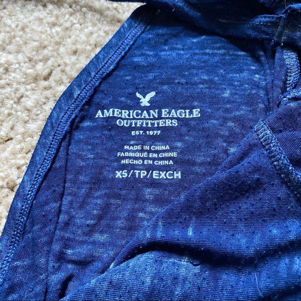 Flowy Open-Back Shirt - Picture 4 of 4